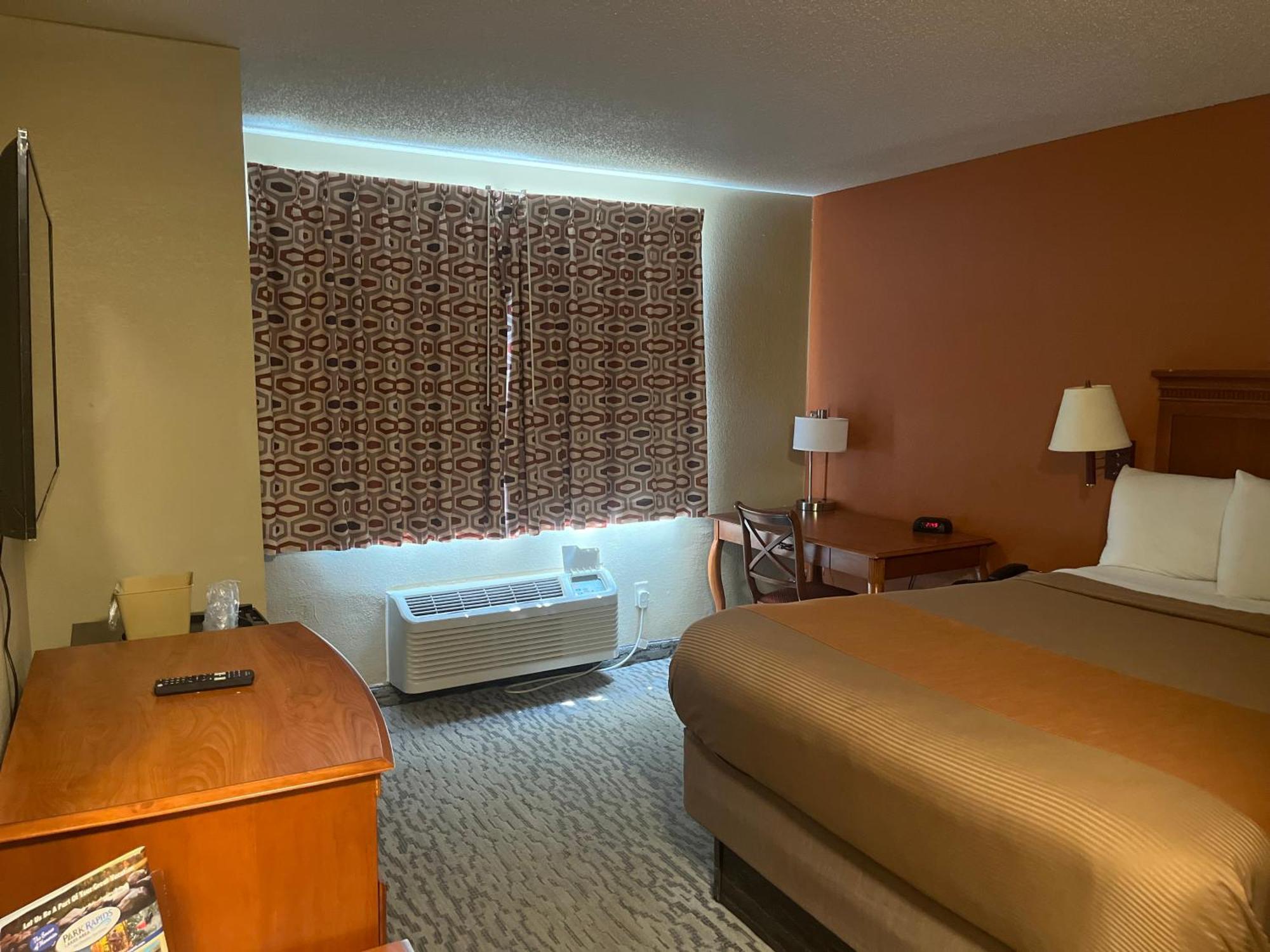 Regency Inn & Suites Anoka ภายนอก รูปภาพ