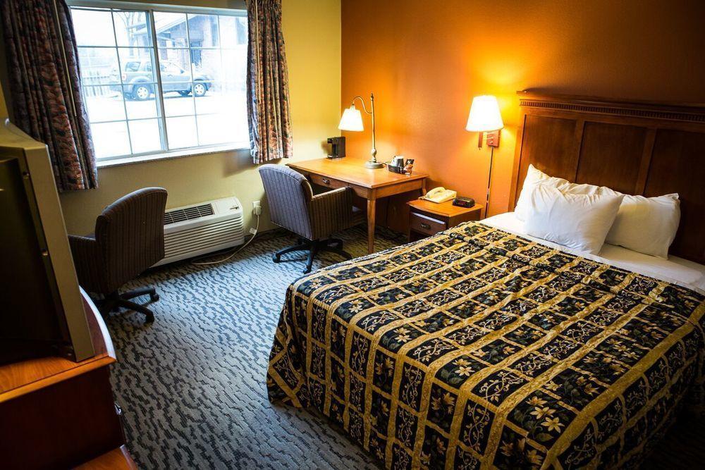 Regency Inn & Suites Anoka ภายนอก รูปภาพ