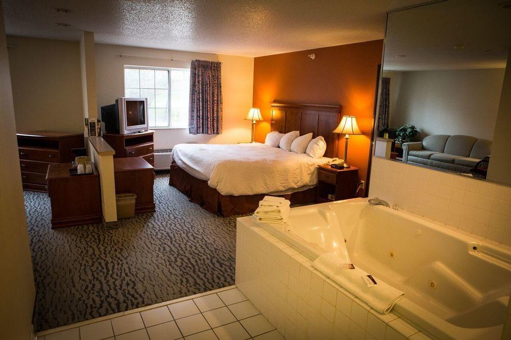 Regency Inn & Suites Anoka ภายนอก รูปภาพ