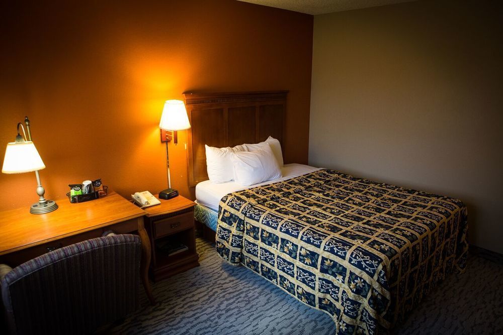 Regency Inn & Suites Anoka ภายนอก รูปภาพ
