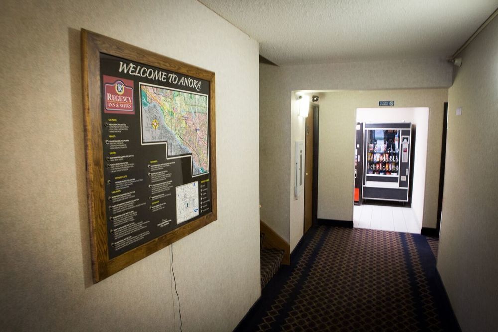 Regency Inn & Suites Anoka ภายนอก รูปภาพ